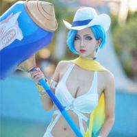 钟无艳cos之泳池比基尼