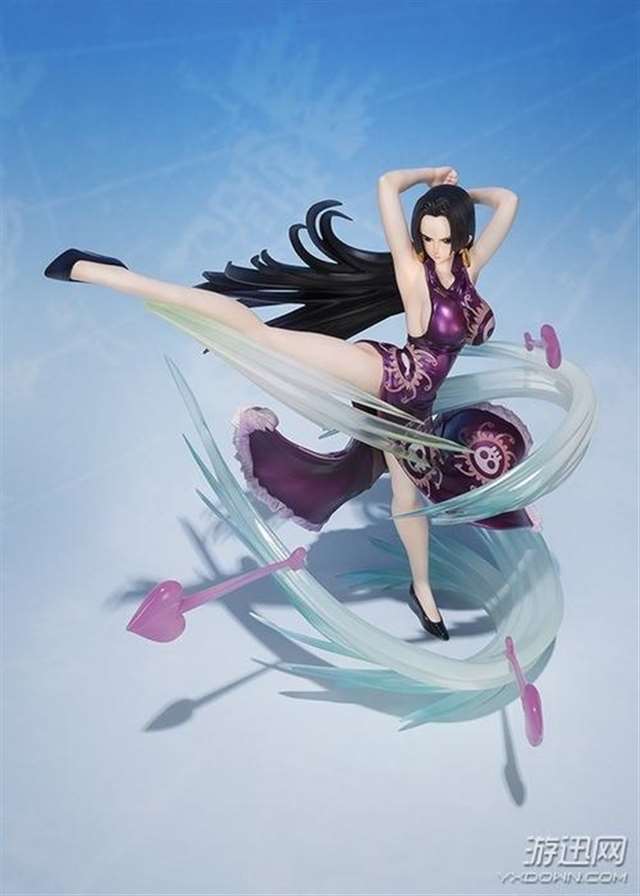 《海贼王》女帝战斗造型手办 白皙大长腿直击你的心