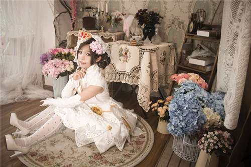 王者荣耀纯白花嫁cos没胸部