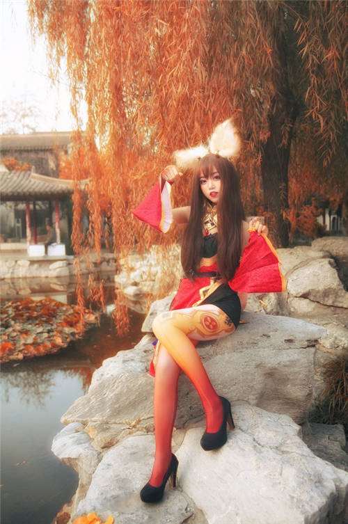 王者荣耀妲己穿丝袜cos