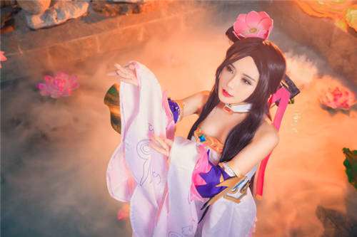 貂蝉洗澡真人cos