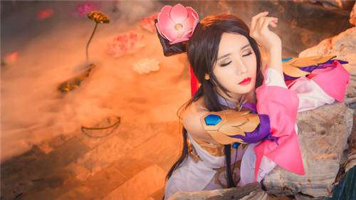 貂蝉洗澡真人cos