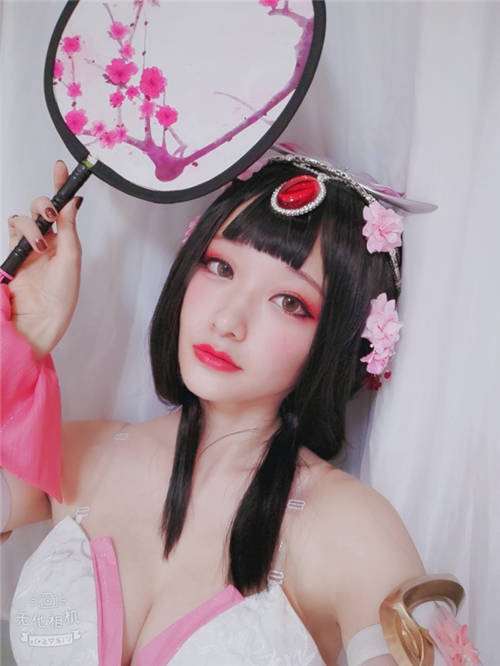 甄姬巨乳cos