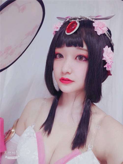 甄姬巨乳cos