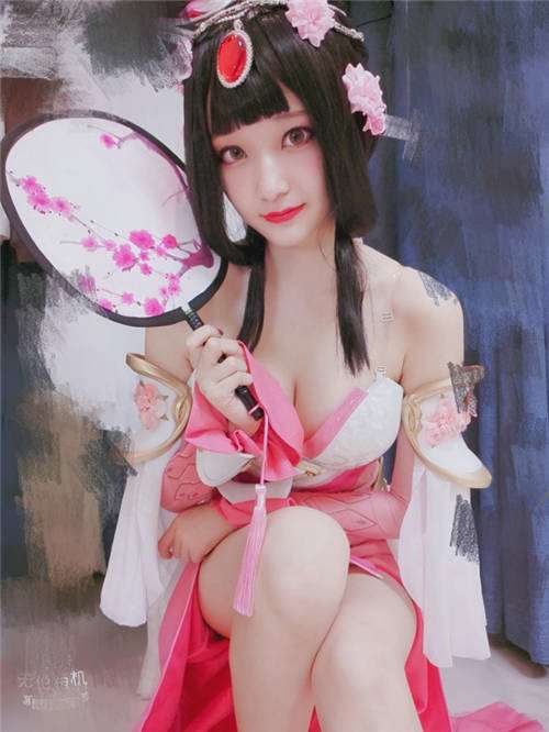 甄姬巨乳cos