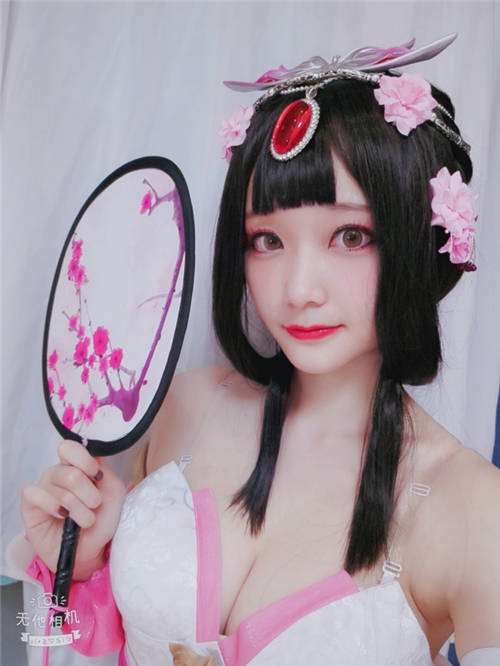 甄姬巨乳cos